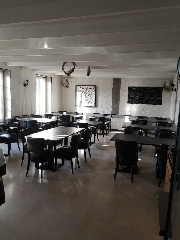 Murs et Fonds de commerce : Café  restaurant   Petite Ville Charentaise 150 m2 — photo 3